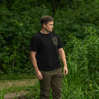 Avid Carp Cargo T-Shirt Black - L